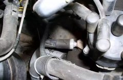 机油灯亮了不一定是缺机油！